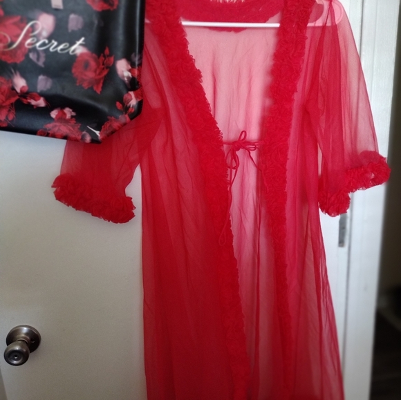 Bundle Deal Woman's Brand New Victoria Secret's Tote/ Vintage Sheer Red Robe - Picture 4 of 4